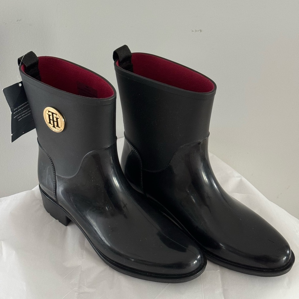 Women Tommy Hilfiger black rain boots size 10